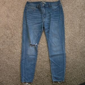 Refuge Blue Jeggings with Distressed Knee